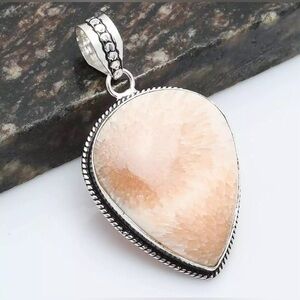 SCOLECITE PENDANT